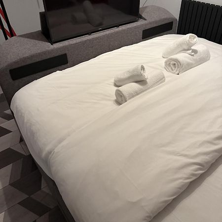 Beautiful 5 Bedroom Home Sleeps 12 People In マンチェスター エクステリア 写真