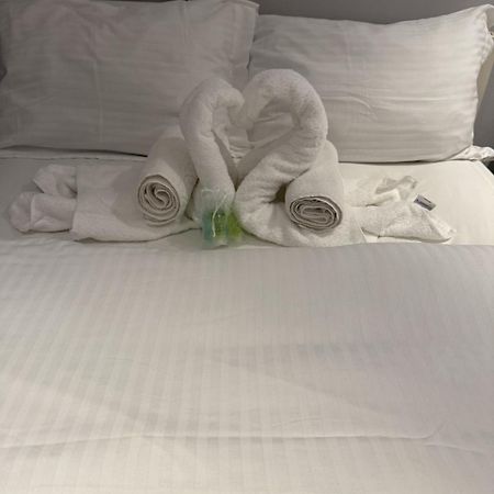 Beautiful 5 Bedroom Home Sleeps 12 People In マンチェスター エクステリア 写真