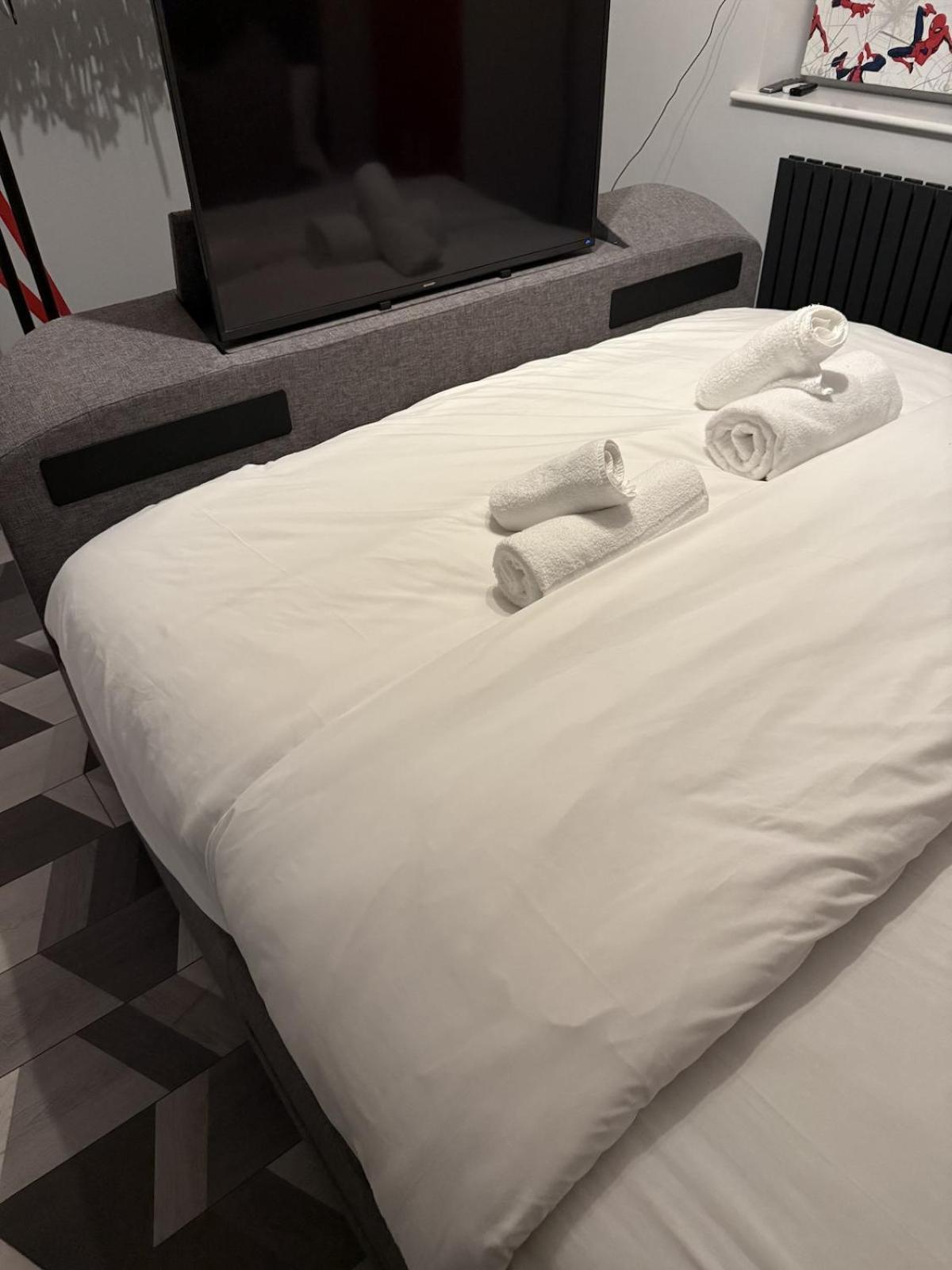 Beautiful 5 Bedroom Home Sleeps 12 People In マンチェスター エクステリア 写真