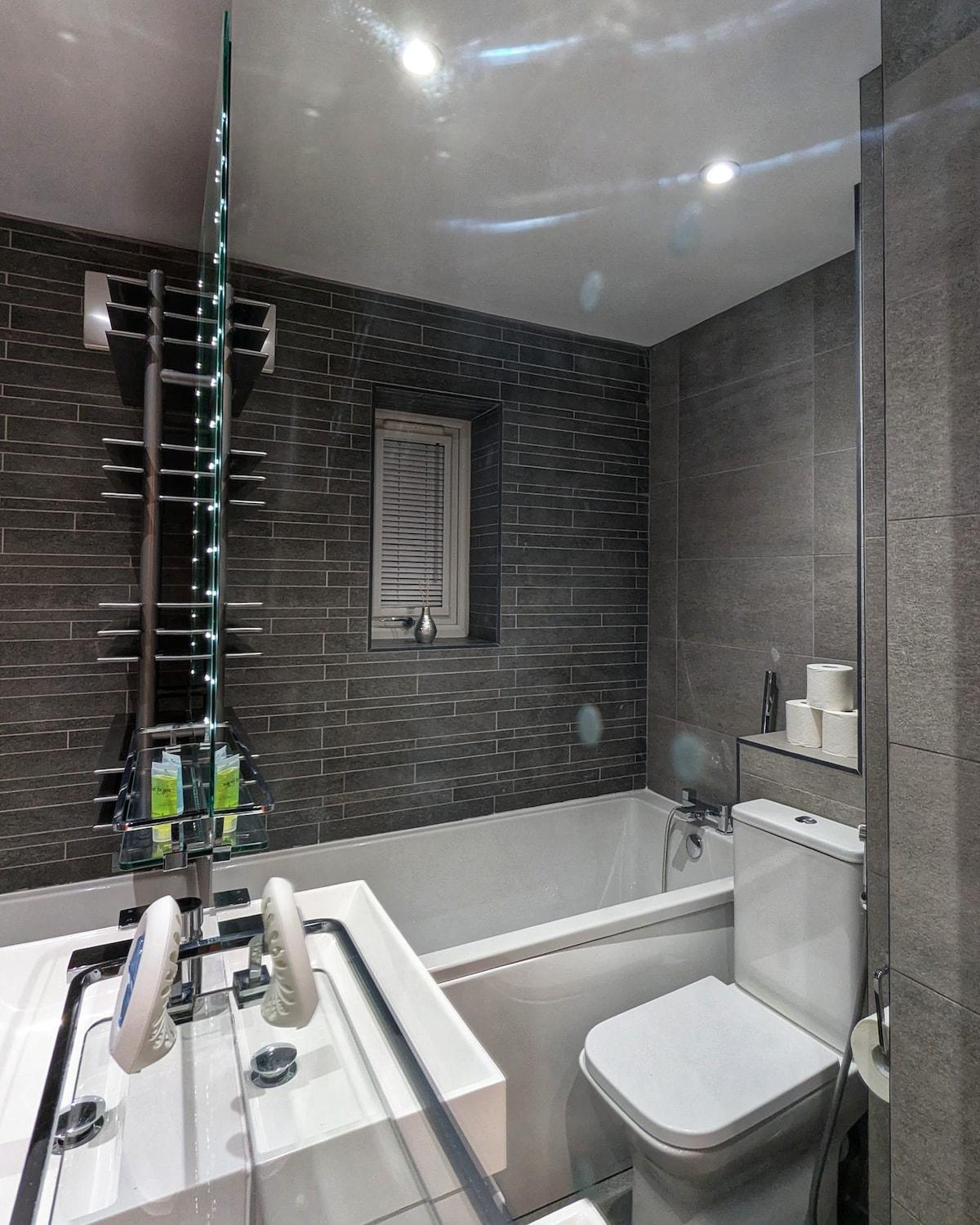 Beautiful 5 Bedroom Home Sleeps 12 People In マンチェスター エクステリア 写真