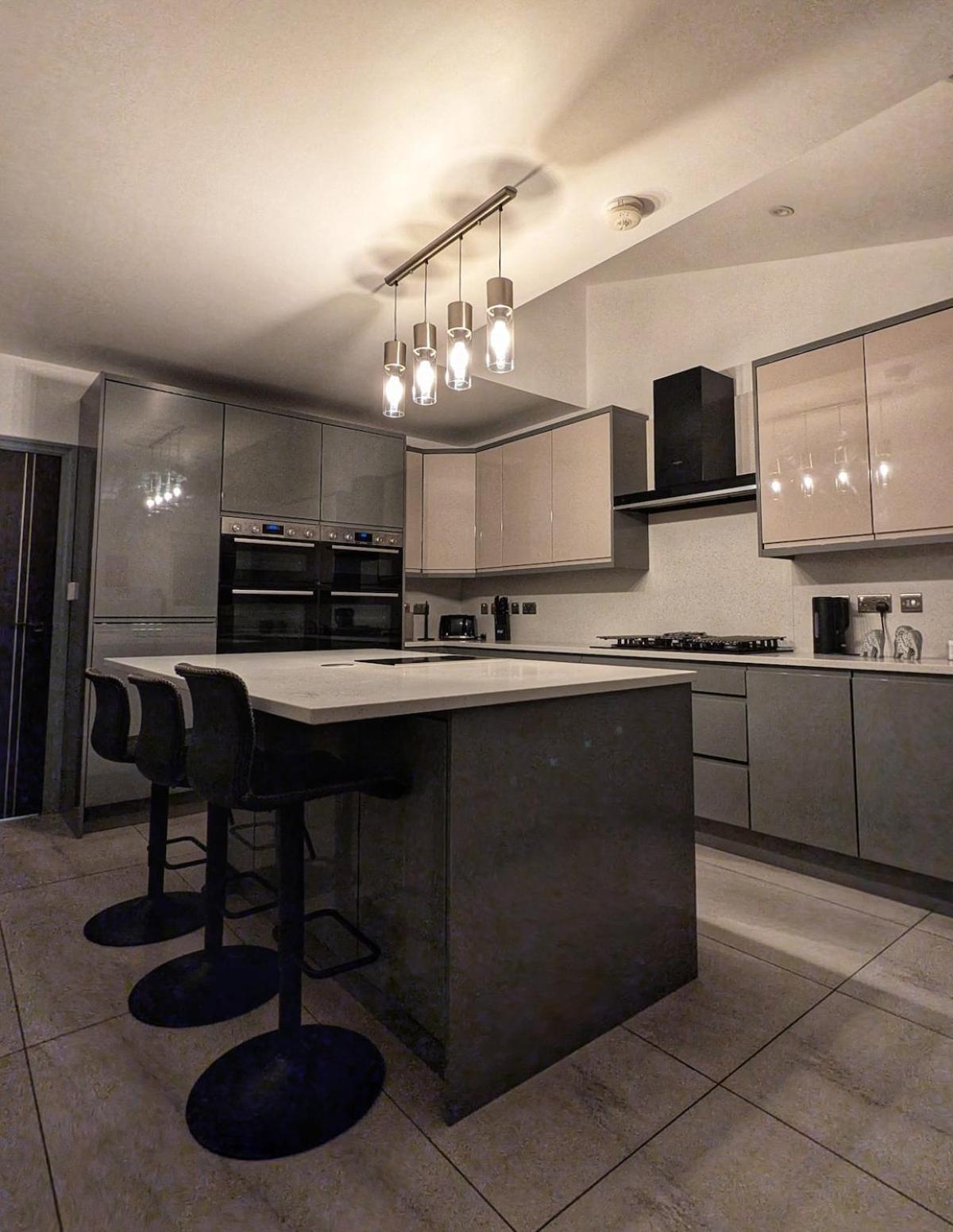 Beautiful 5 Bedroom Home Sleeps 12 People In マンチェスター エクステリア 写真