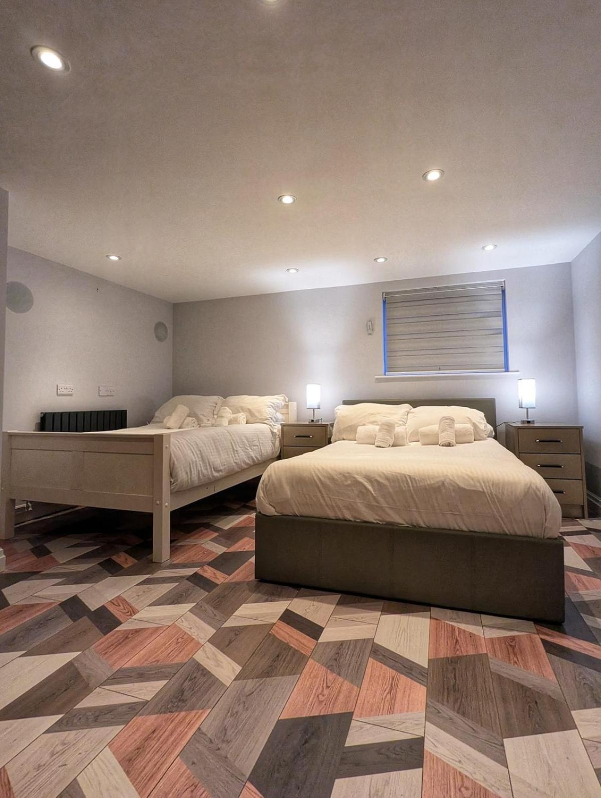 Beautiful 5 Bedroom Home Sleeps 12 People In マンチェスター エクステリア 写真